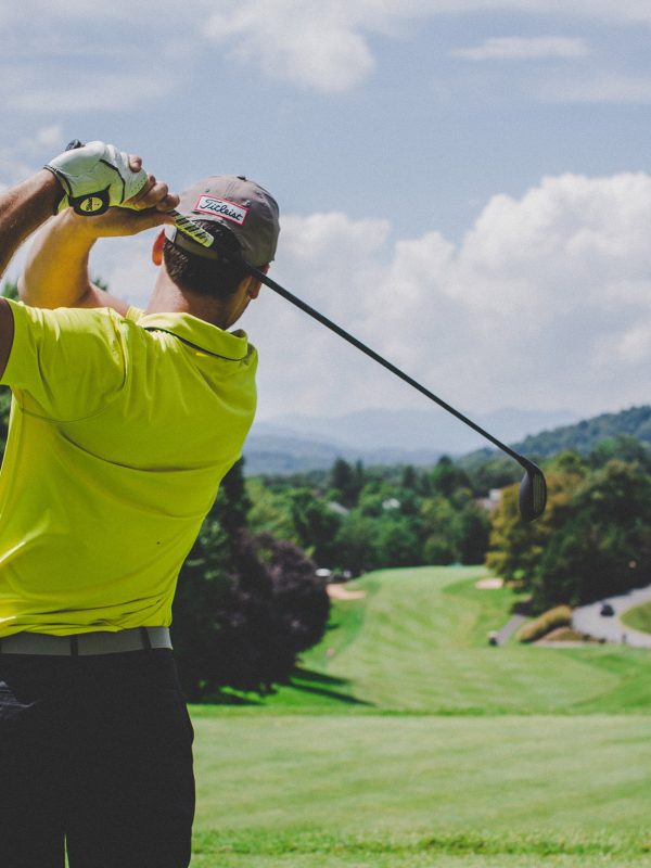 playing-golf-on-cornish-golf-course